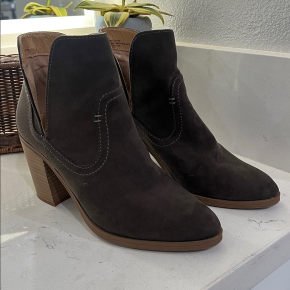 Express brown women’s Ankle Booties size 9 - Picture 16 of 16